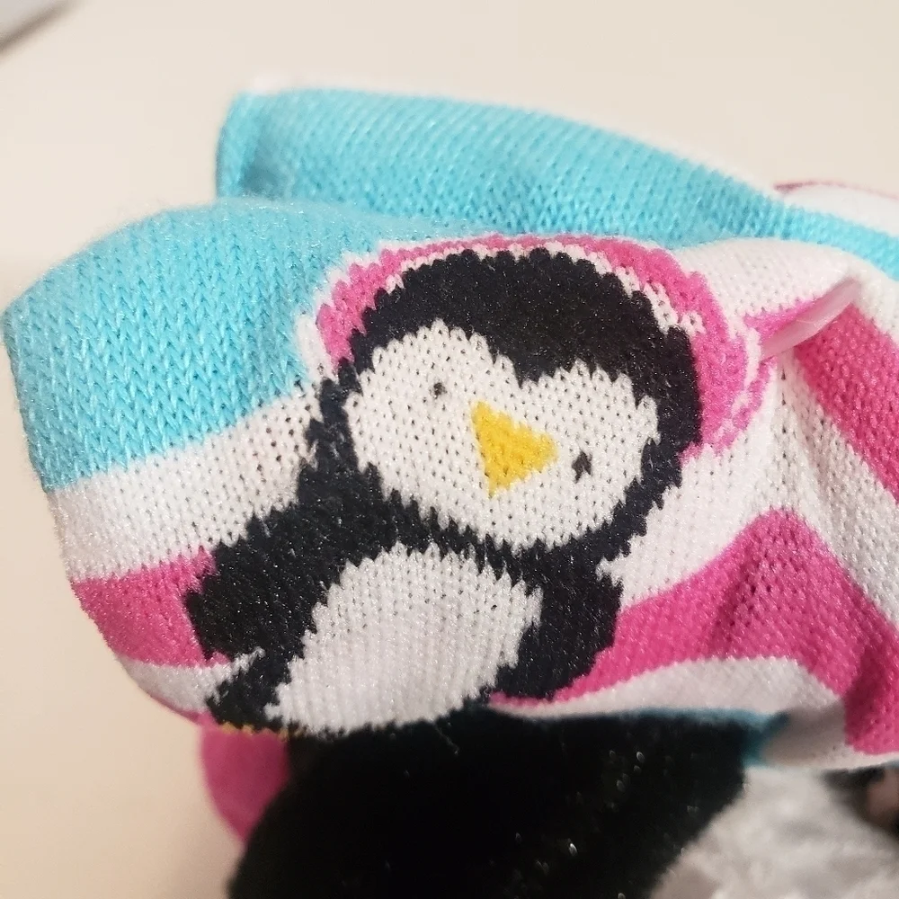 Plush penguin with a pair of long socks (4 in total )